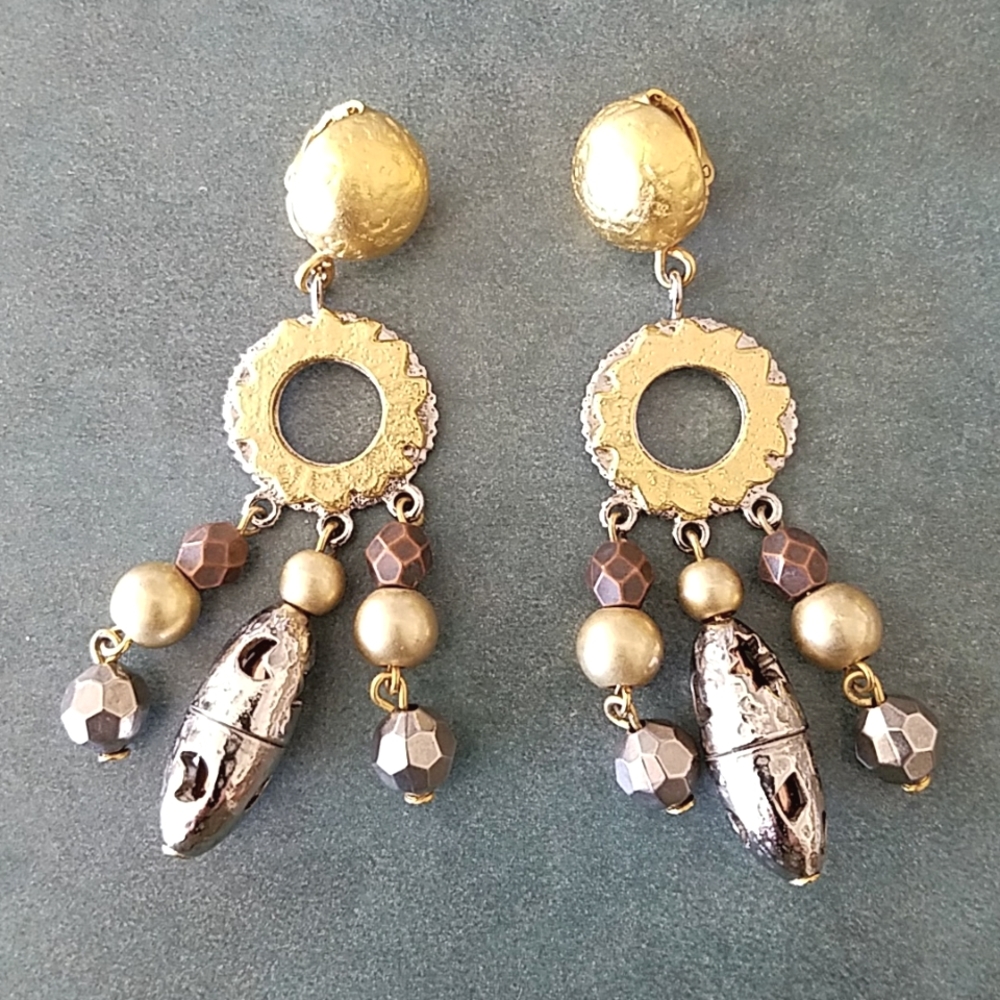 Signed Liz Claiborne/lci dangle clip earrings gold/silver tone